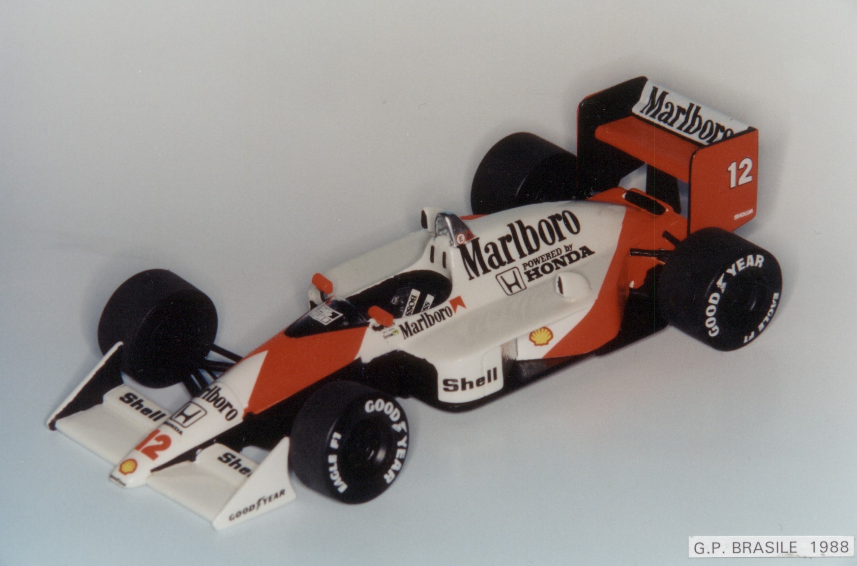 1988%20McLaren%20MP%204-4_Brasile.jpg