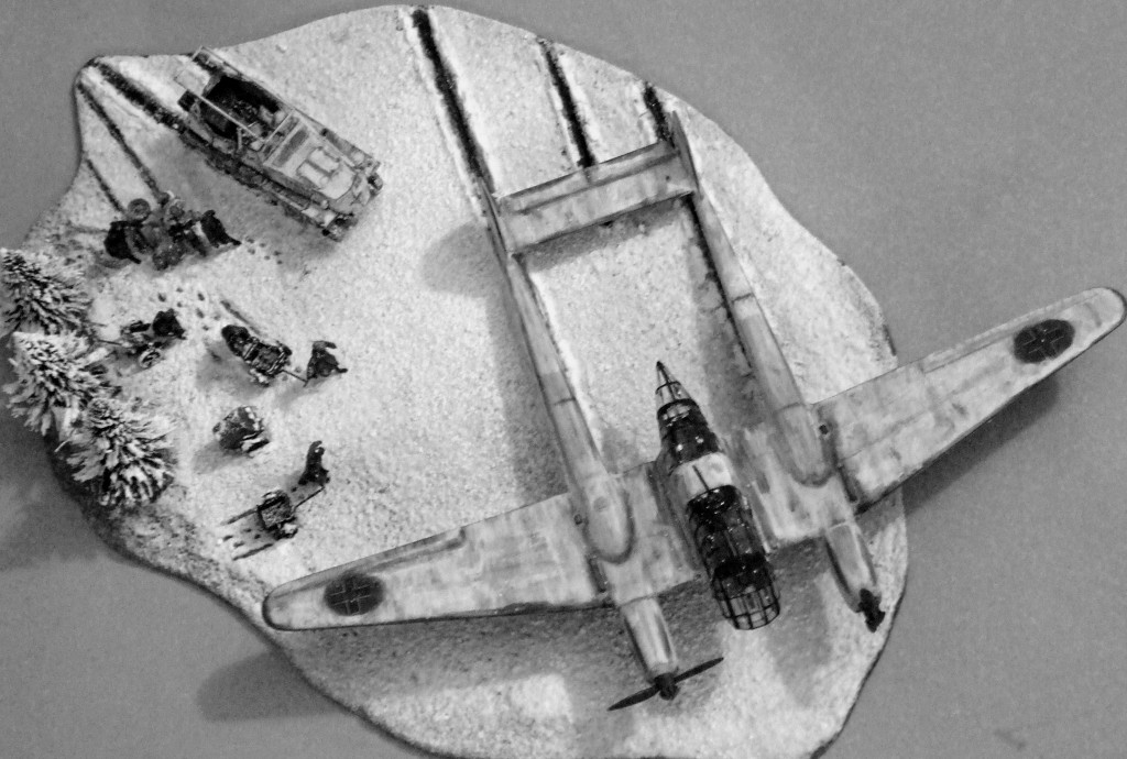 Focke-Wulf Fw-189 & Semicingolato SdKfz 251 © Cristiano Montagnani - Click to magnify/shrink Focke-Wulf Fw-189