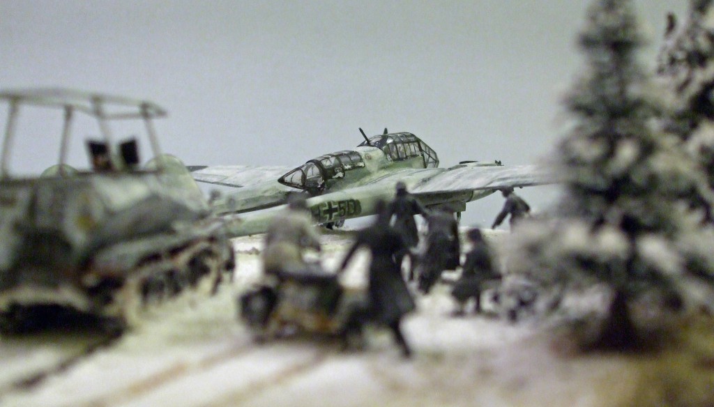 Focke-Wulf Fw-189 & Semicingolato SdKfz 251 © Cristiano Montagnani - Click to magnify/shrink Focke-Wulf Fw-189