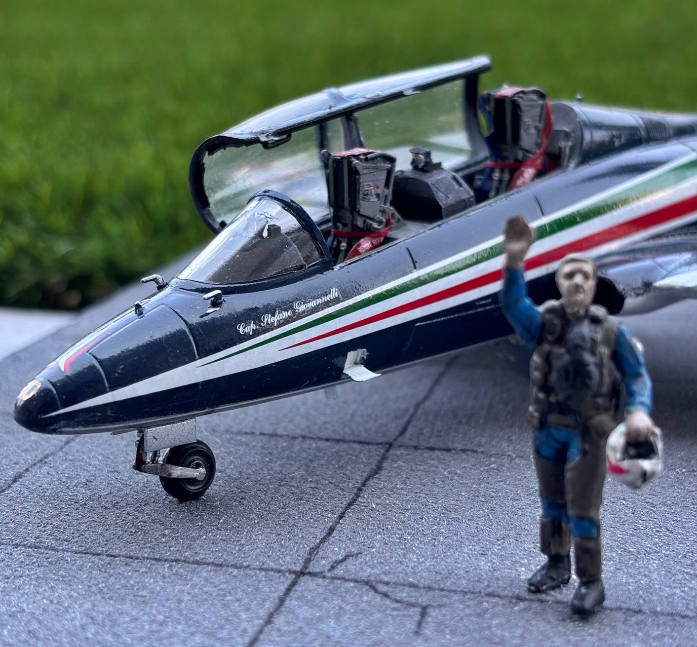 Aermacchi MB-339 PAN © Ezio Bottasini - Click to magnify/shrink