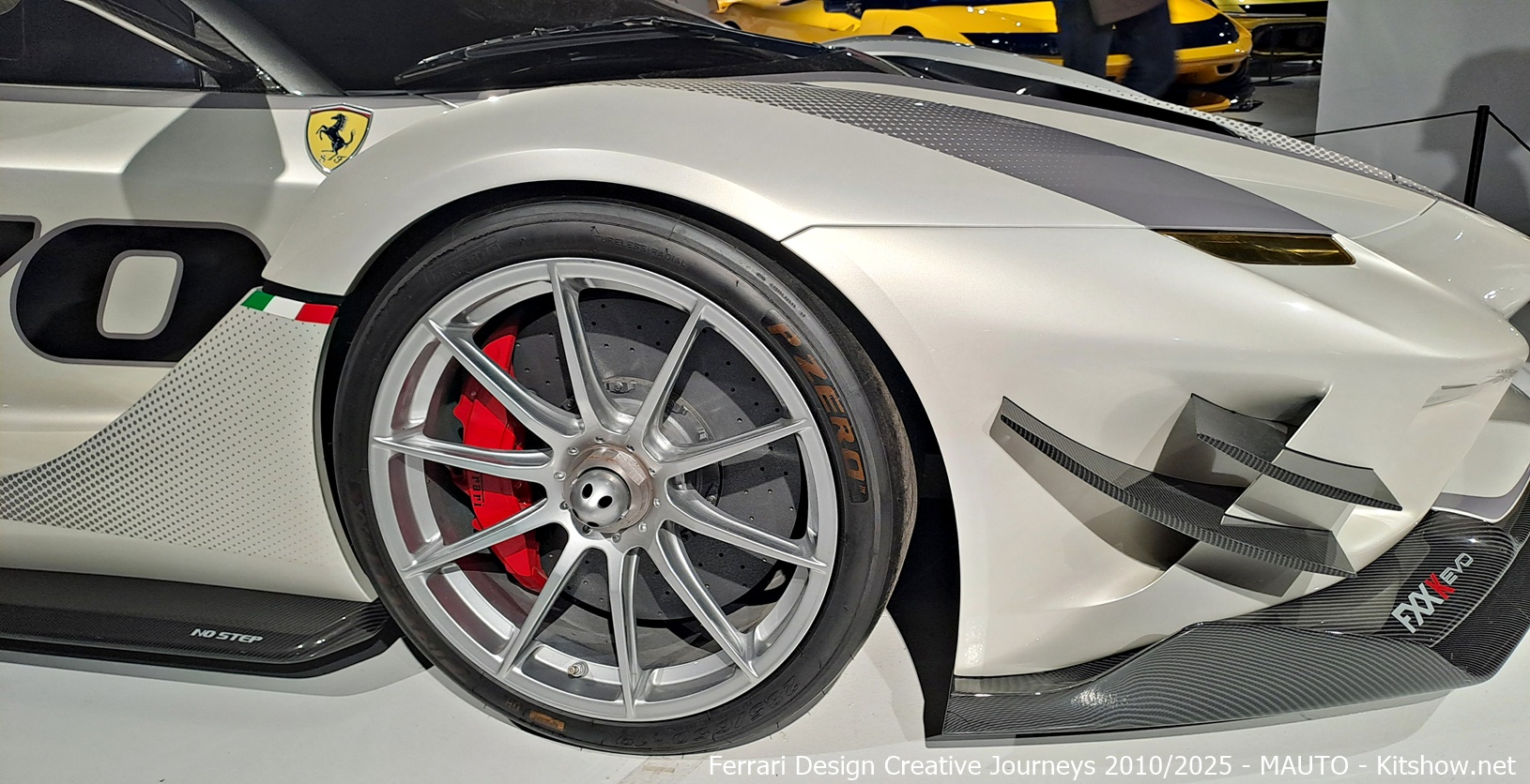 Ferrari FXX-K - Click to magnify/shrink