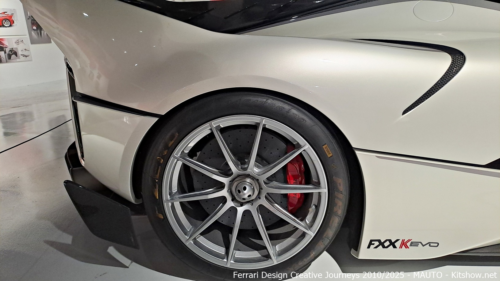 Ferrari FXX-K - Click to magnify/shrink