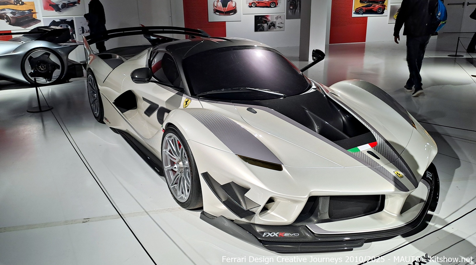 Ferrari FXX-K - Click to magnify/shrink