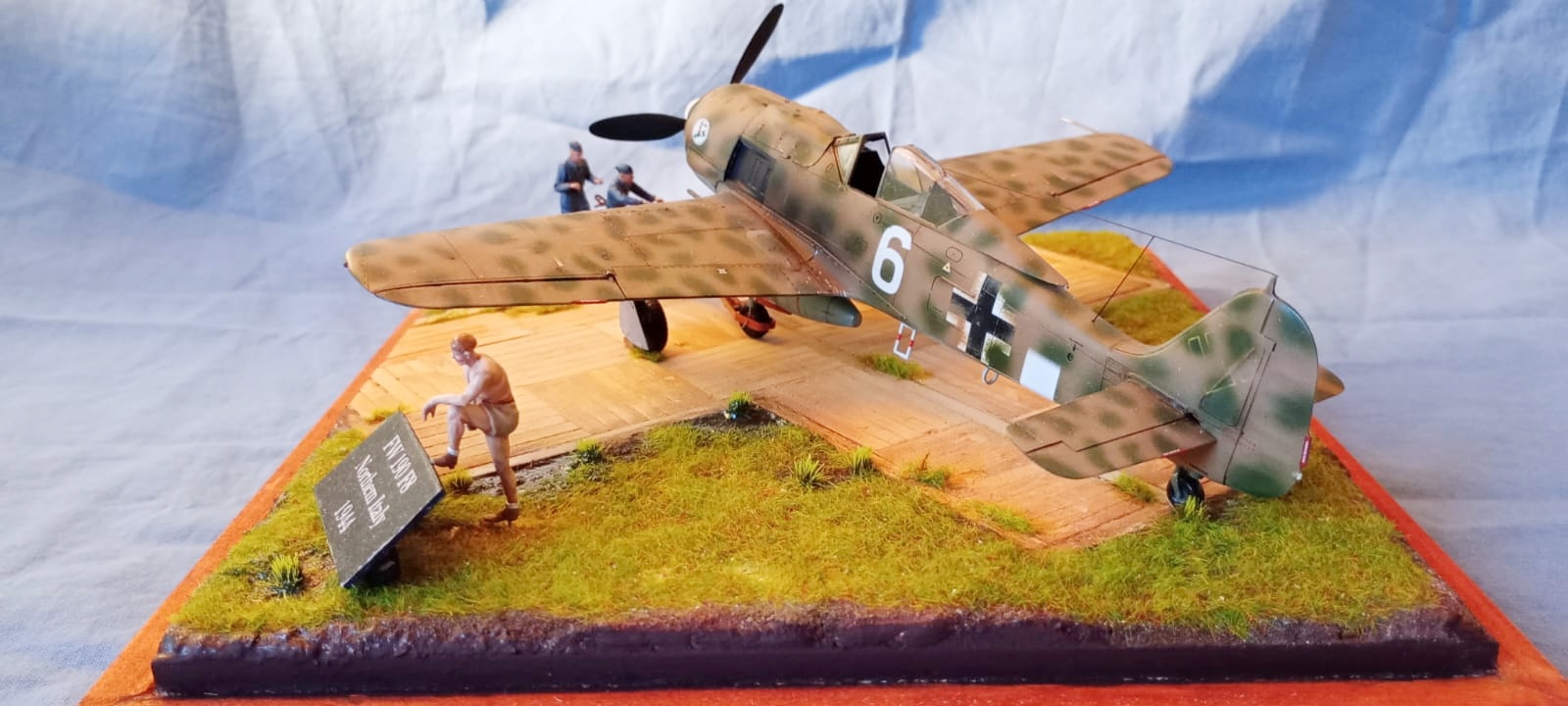 FW 190 F8 – Northern Italy 1944 © Giovanni Olivero - Click to magnify/shrink