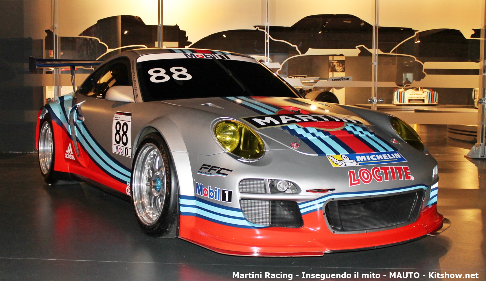 Porsche 911 GT3 - Martini Racing - Inseguendo il Mito - Click to magnify/shrink