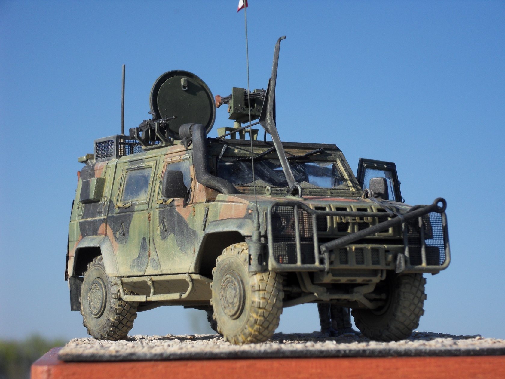 Iveco Lince © Pietro Ballarini - Click to magnify/shrink