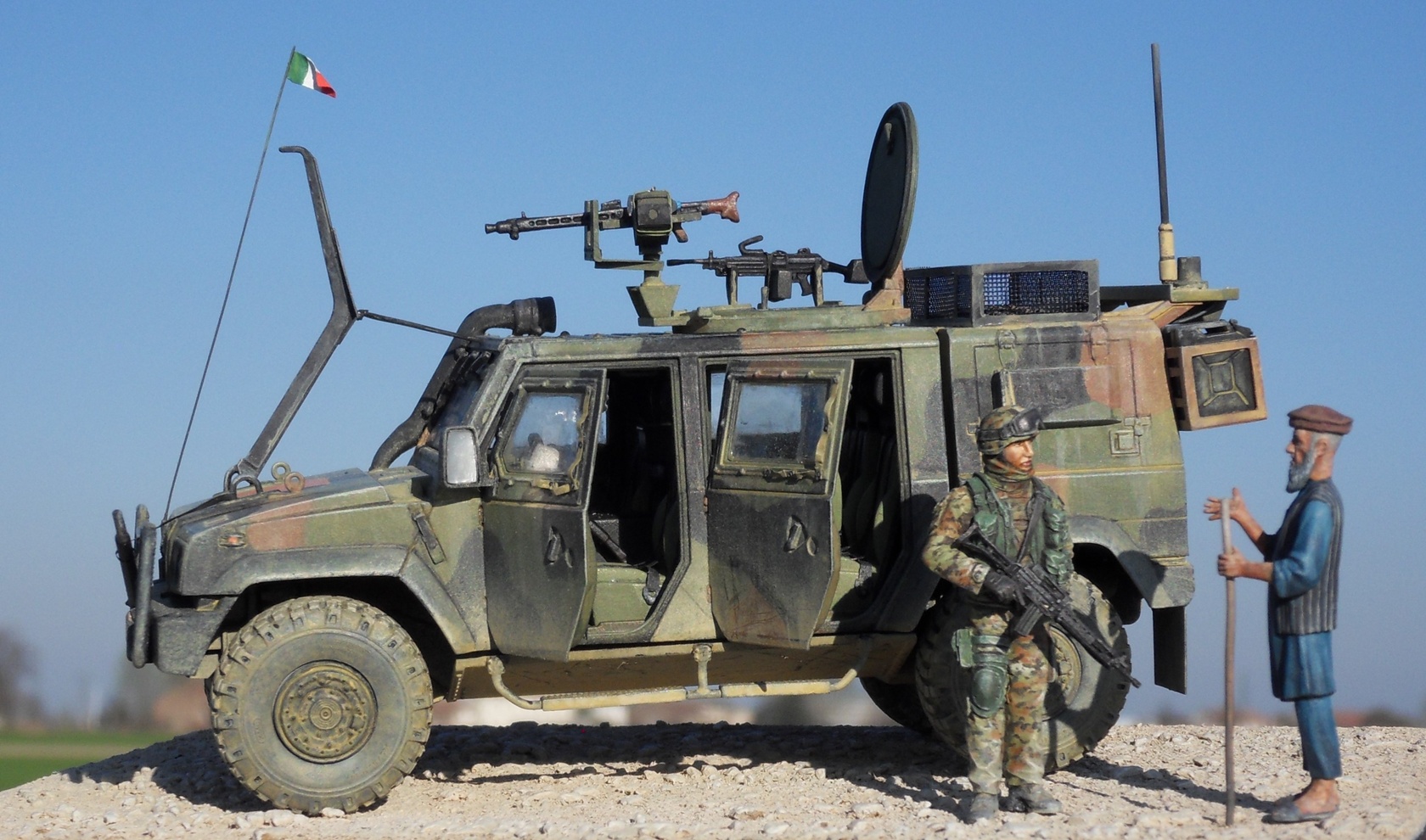 Iveco Lince © Pietro Ballarini - Click to magnify/shrink