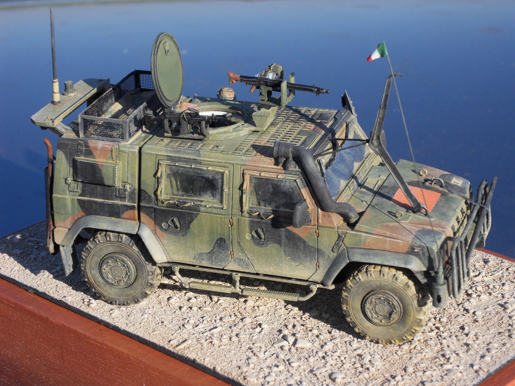 Iveco Lince © Pietro Ballarini - Click to magnify/shrink