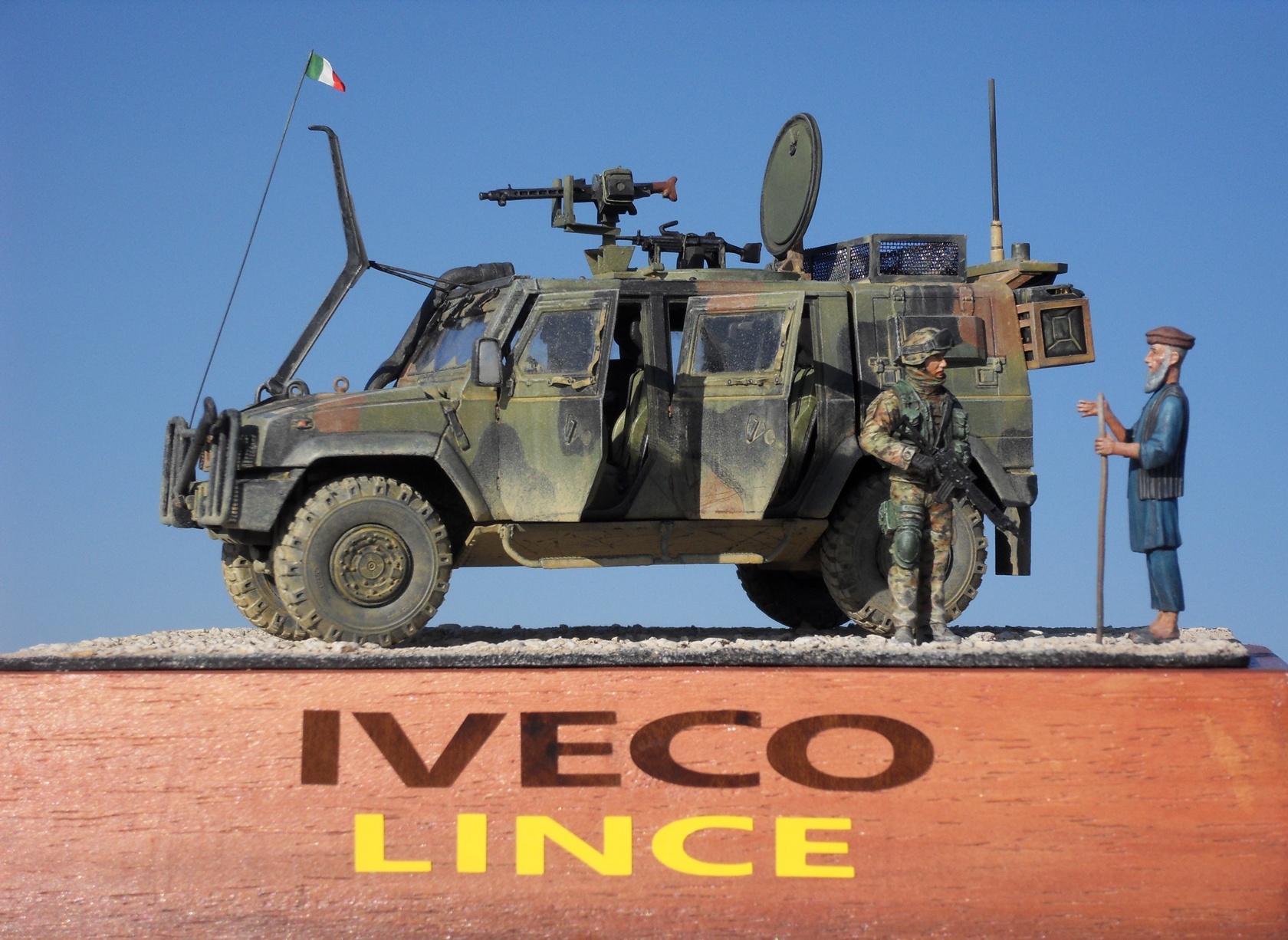 Iveco Lince © Pietro Ballarini - Click to magnify/shrink