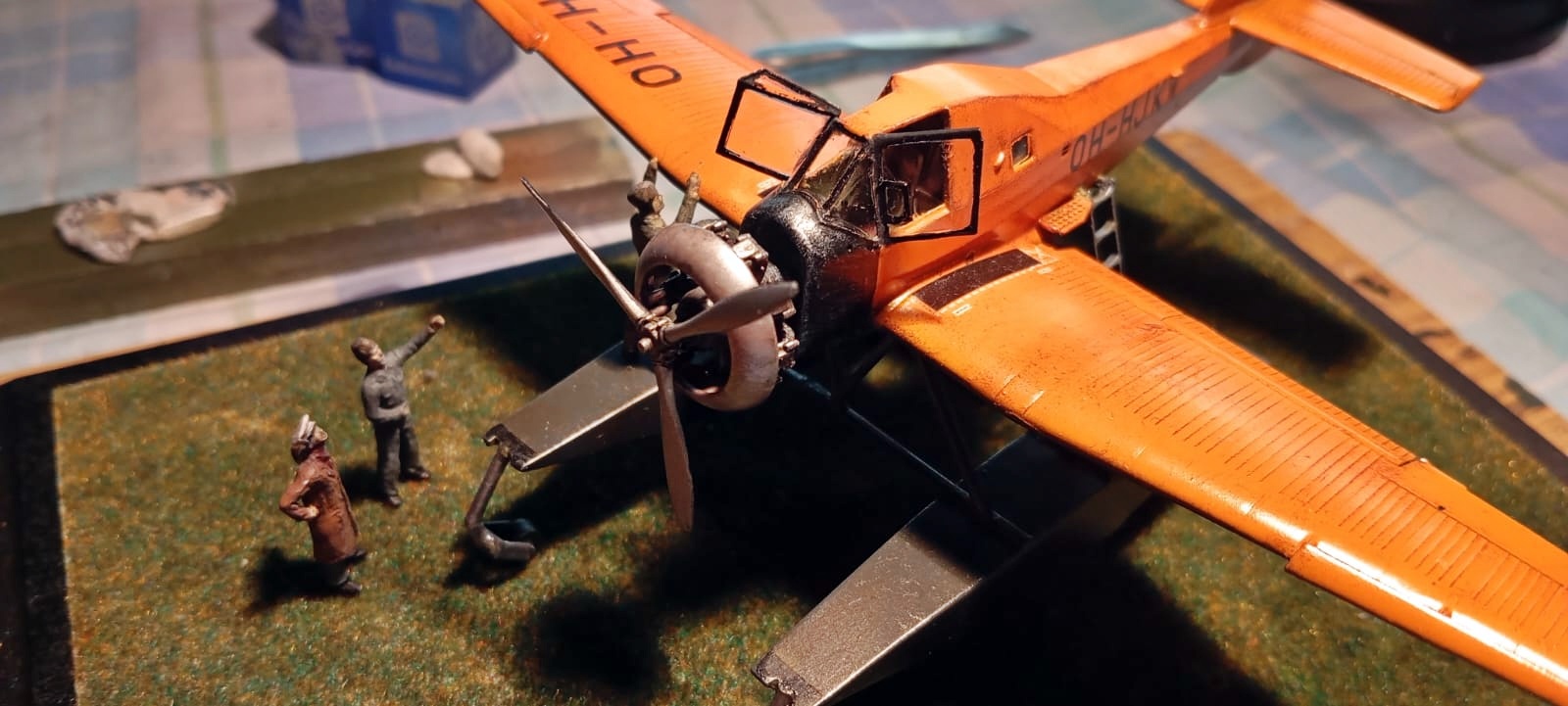 Zlin Z-37 © Roberto Carena - Click to magnify/shrink Zlin Z-37